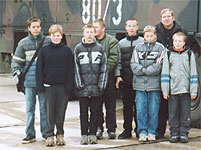 Jugendkrfte von Grfendorf mit Kamerad Gnter Rochow