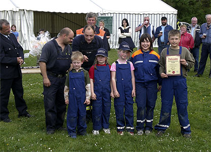 Kinder-Mannschaftsfoto beim Gemeindeausscheid in Hohenahlsdorf (Foto: 2008)